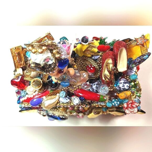 Wendy Gell Jewelry Box Fantastical Andy Warhol theme encrusted on five sides. - Picture 7 of 7